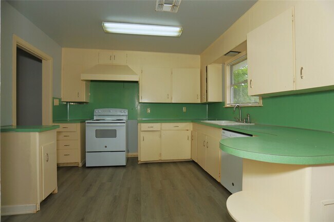 Building Photo - 609 Magnolia St