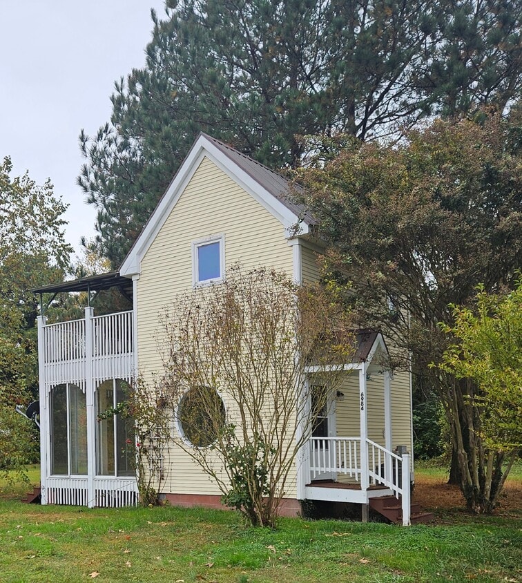 Primary Photo - 6984 Mackenzie St