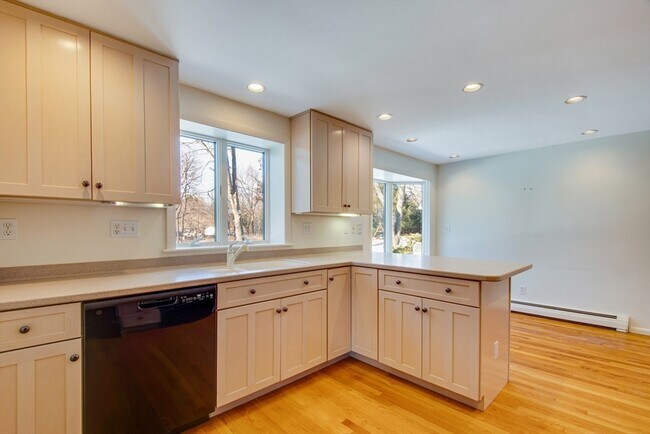 Building Photo - 33 Monsen Rd