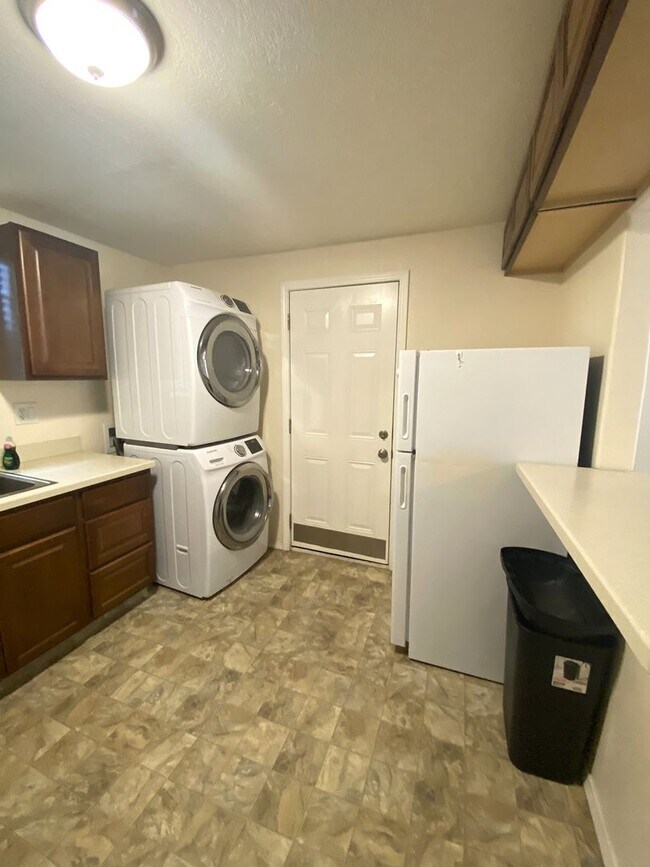 Foto del edificio - Studio Garage Apt in NW OKC YOUNGS ENGLEWO...