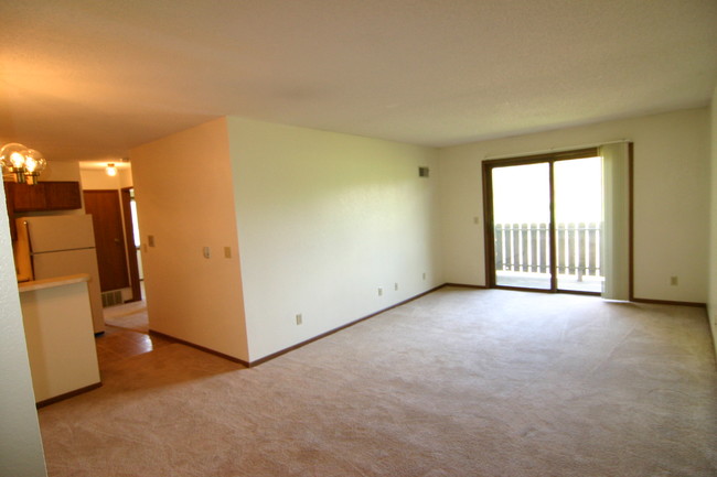 Building Photo - 3005 Woodland Ave