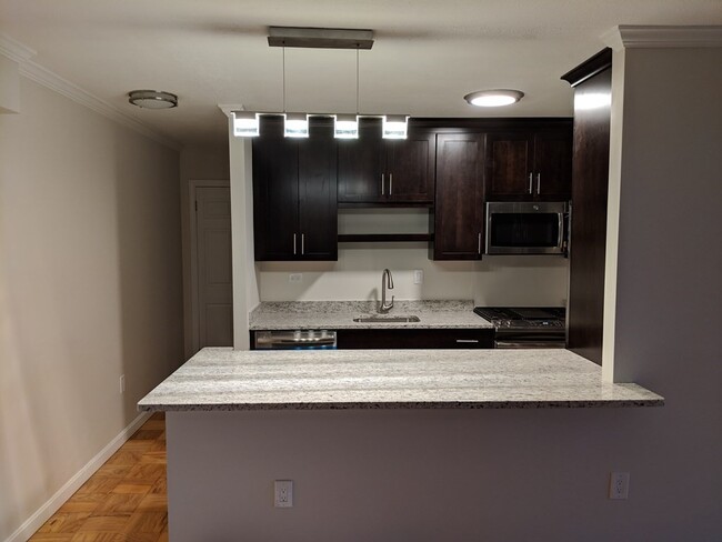 Building Photo - 6 Whittier Pl