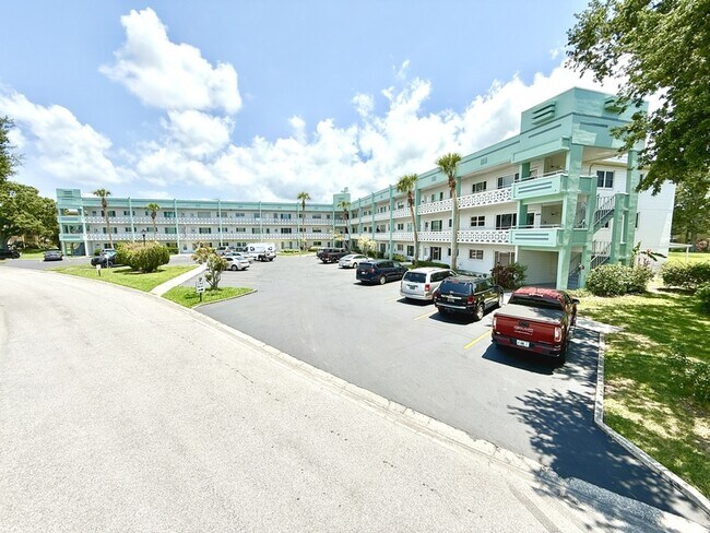 Foto del edificio - 2455 Finlandia Ln