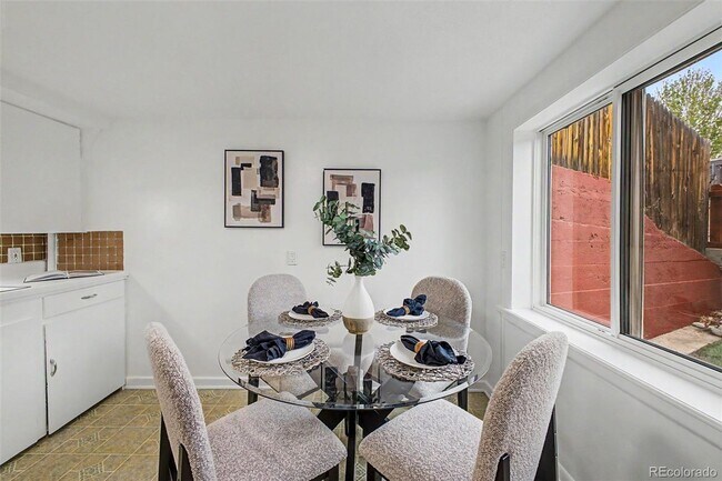 Foto del edificio - 3028-3030 N Raleigh St