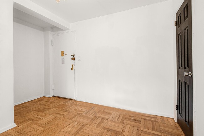 Foto del edificio - 9430 60th Ave