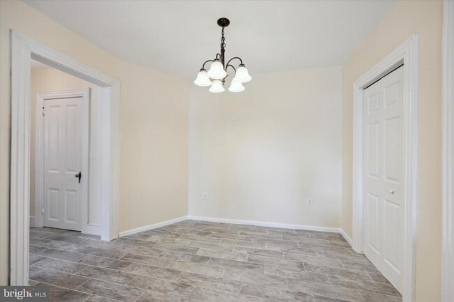 Building Photo - 220 S Scott Ave