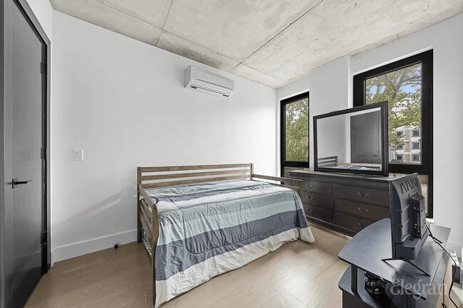 Foto del edificio - 458 E 25th St