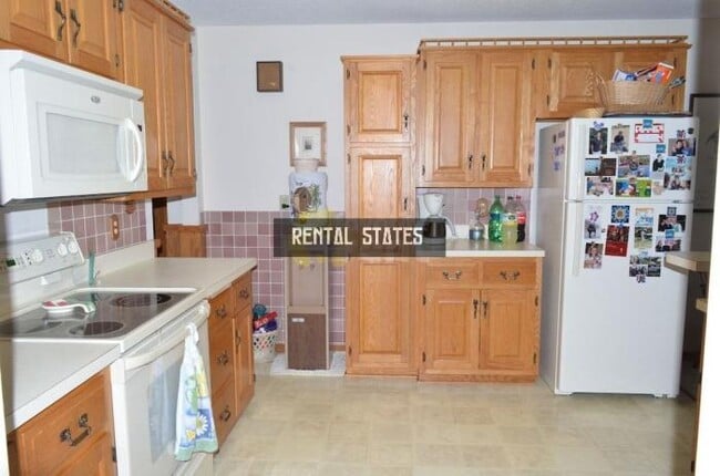 Building Photo - 3 bedroom in Brooklyn MI 49230