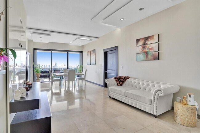 Building Photo - 3625 N Country Club Dr