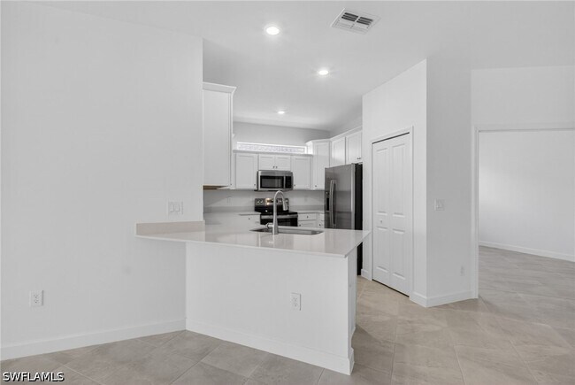 Building Photo - 20559 Hazelnut Ct S