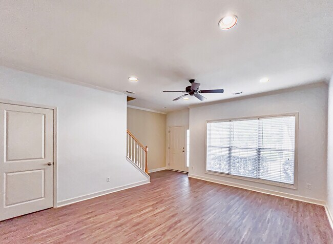 Building Photo - 4 Amity Ln