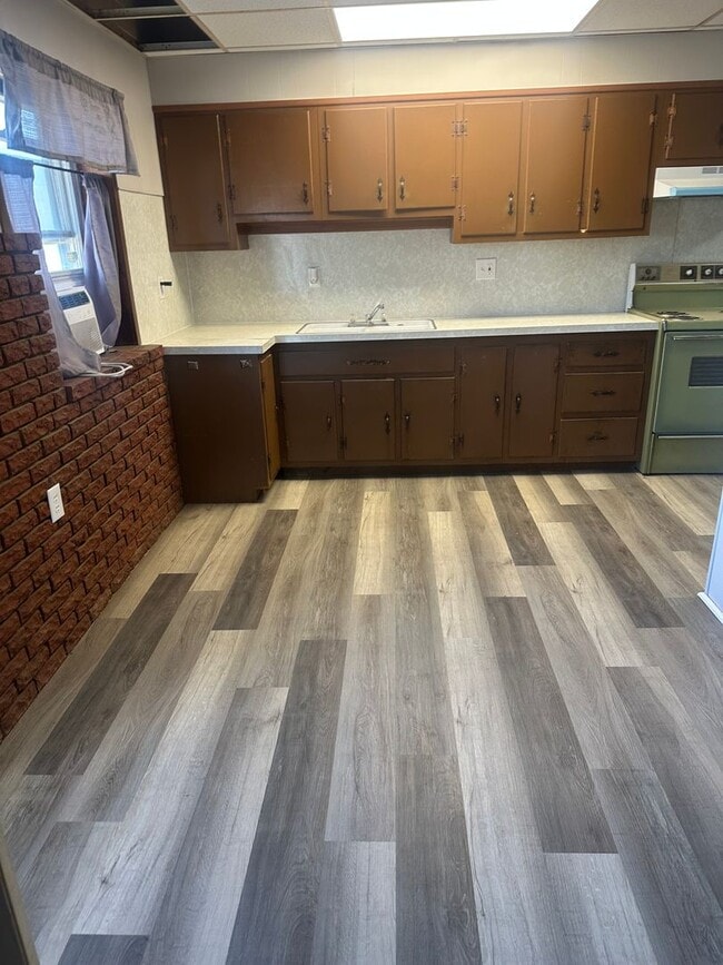 Building Photo - Lebanon 1st floor 1 bedroom-section 8 cons...