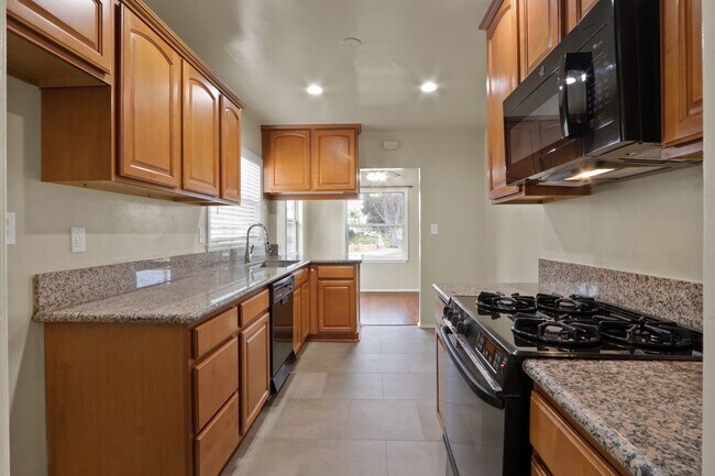 Foto del edificio - 6122 Harvey Way