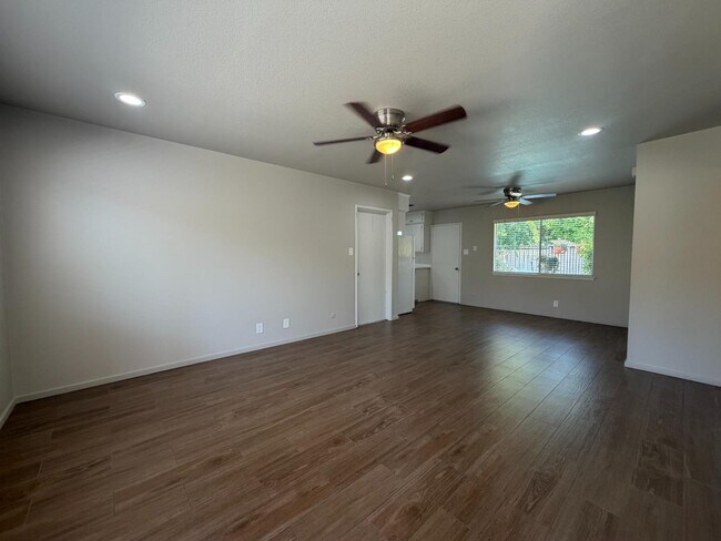 Foto del edificio - 1538 E Austin Way
