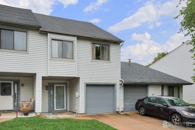 Foto del edificio - 117 Lexington Cir