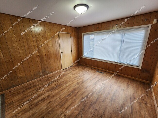 Foto del edificio - 3 bedroom 1 bathroom Ranch with a 2 car garage