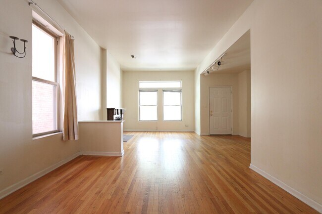 Building Photo - 719 S Loomis St