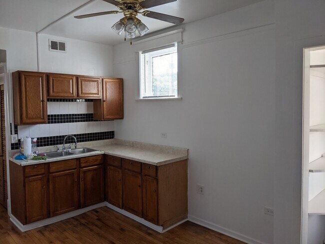 Kitchen - 3430 W Armitage Ave