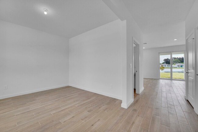 Building Photo - 5893 SE Sky Blue Cir