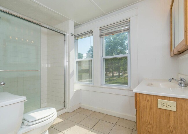 Foto del edificio - 804 E 11th St