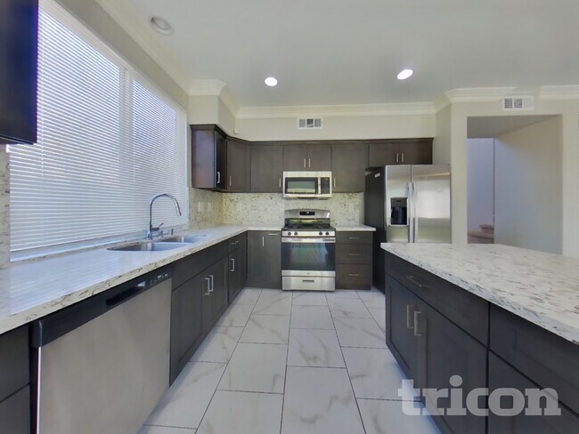 Foto del edificio - 15591 Eastwind Ave