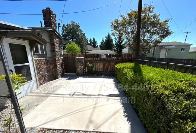 Building Photo - 518 1/2 7th Street
