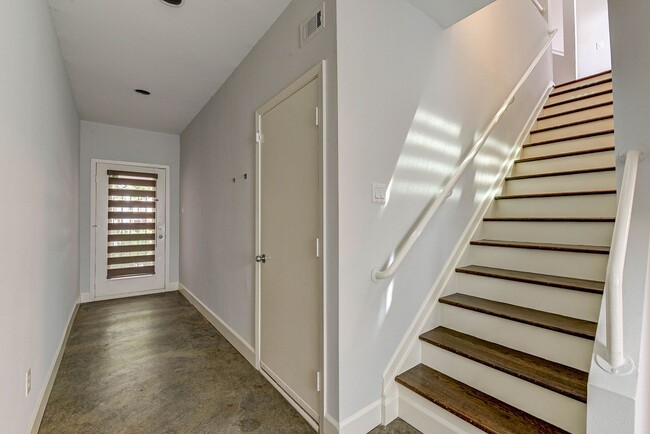 Foto del edificio - Luxury Townhome in Woodland Heights!