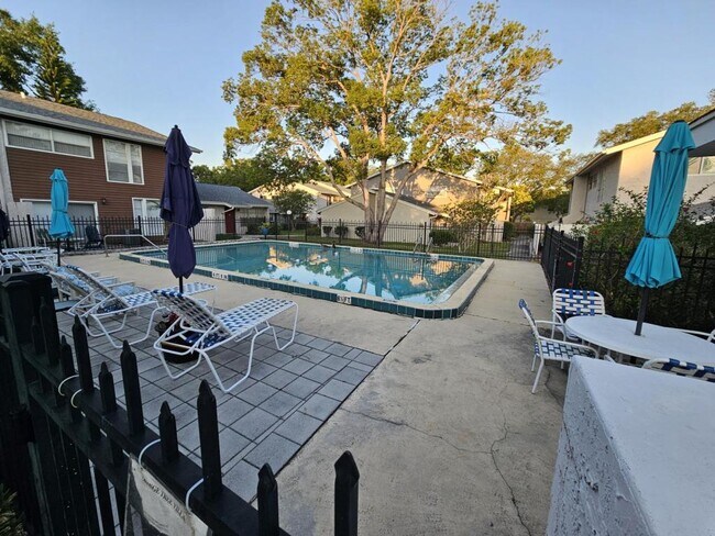 Building Photo - 2796 Curry Ford Rd