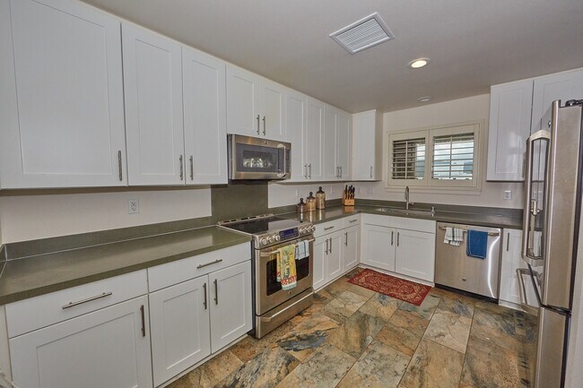 kitchen - 501 Kailua Rd