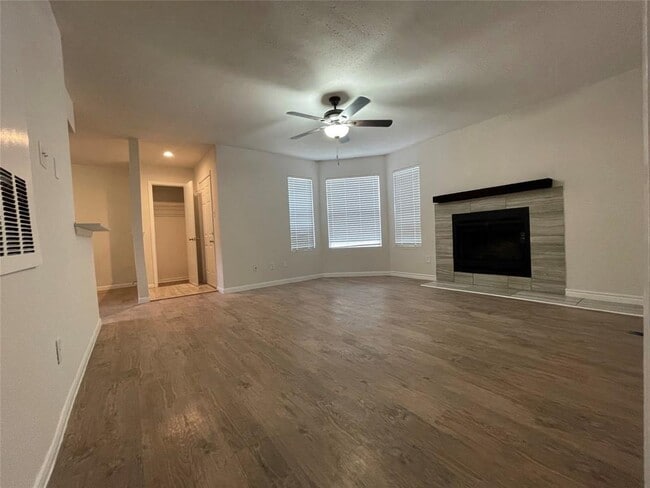 Foto del edificio - 8806 Schick Rd