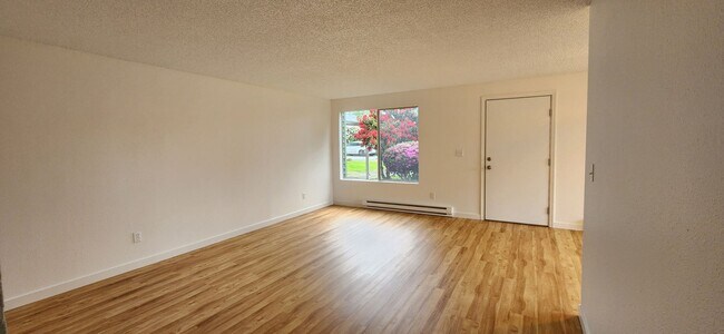Building Photo - 32-4787