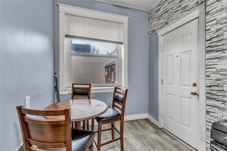 Building Photo - 946 Main St