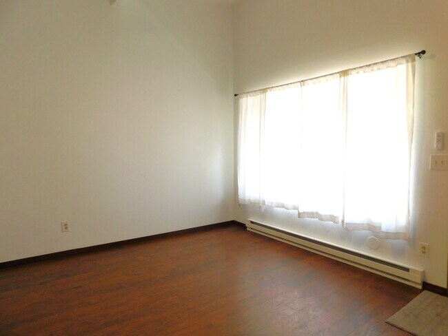 Foto del edificio - 604 Pine Ave