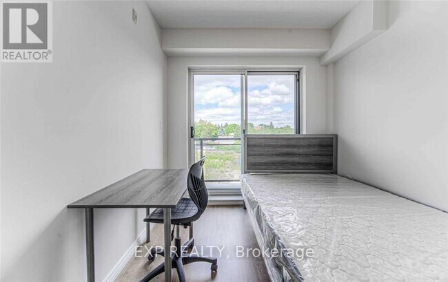 Building Photo - 275 Larch St