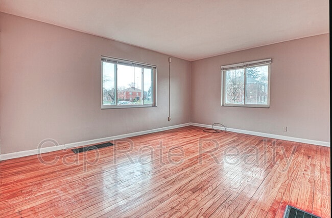 Foto del edificio - 81 N Hampton Rd