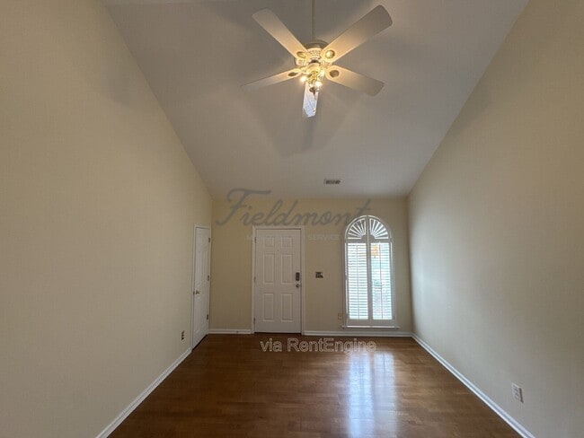 Foto del edificio - 102 Wyndham Ct