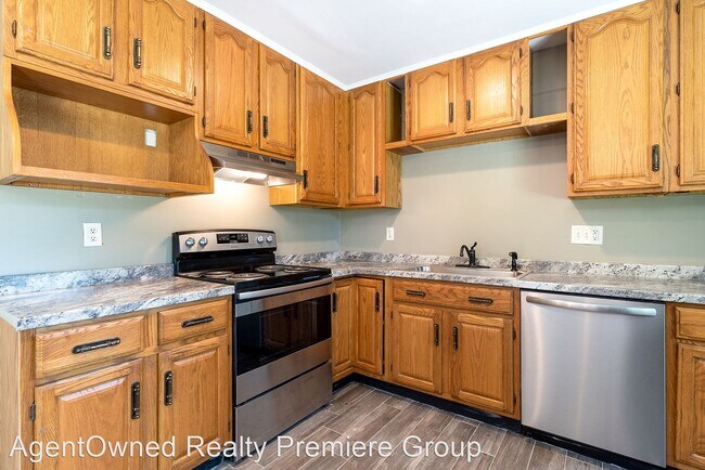 Building Photo - 3 br, 1.5 bath House - 117 Mountain Pine Road