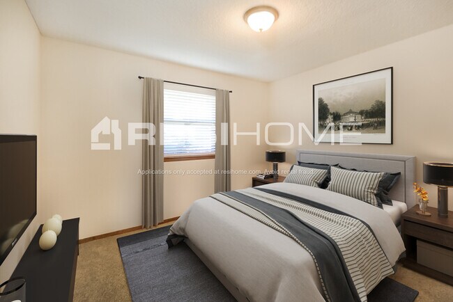 Foto del edificio - 3713 Summerwind Ave