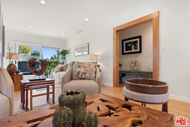 Building Photo - 11314 Homedale St