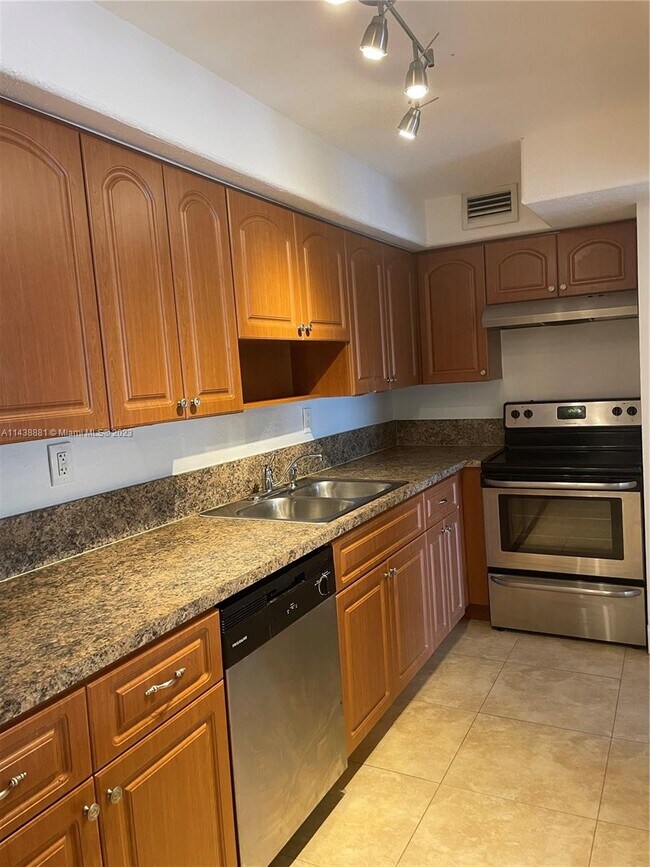 Foto del edificio - 7907 SW 104th St