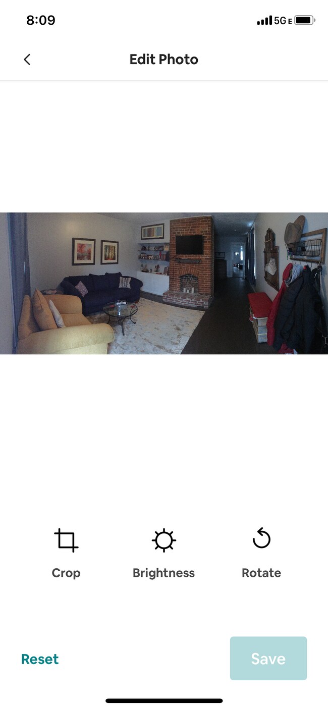 Ample space to relax in first family room - 1035 Milton St
