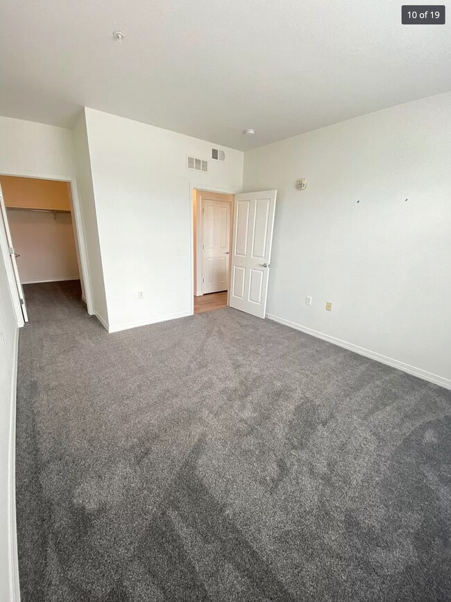 Building Photo - 804 Summer Hawk Dr