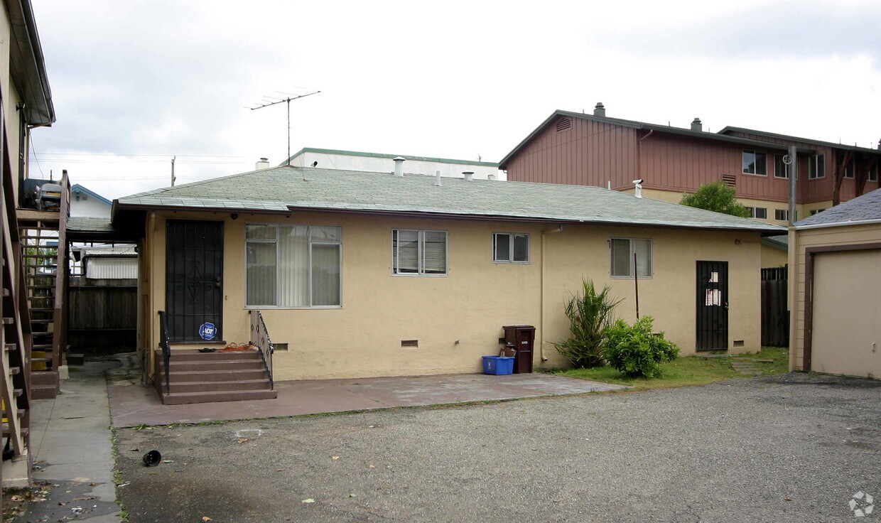 Building Photo - 5524 Hilton St