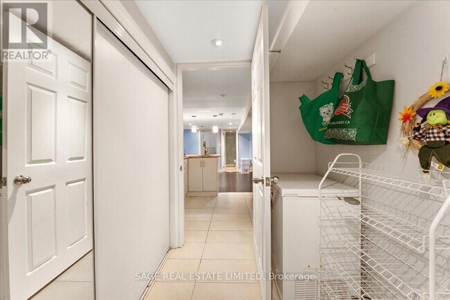 Building Photo - 207 Cedarvale Ave