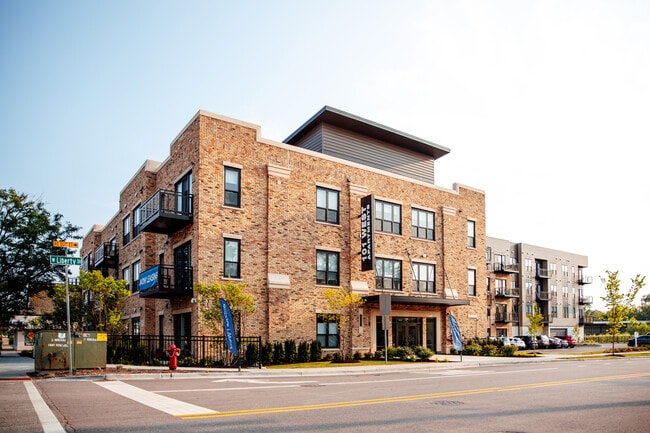 Building Photo - HIGHPOINT Barrington