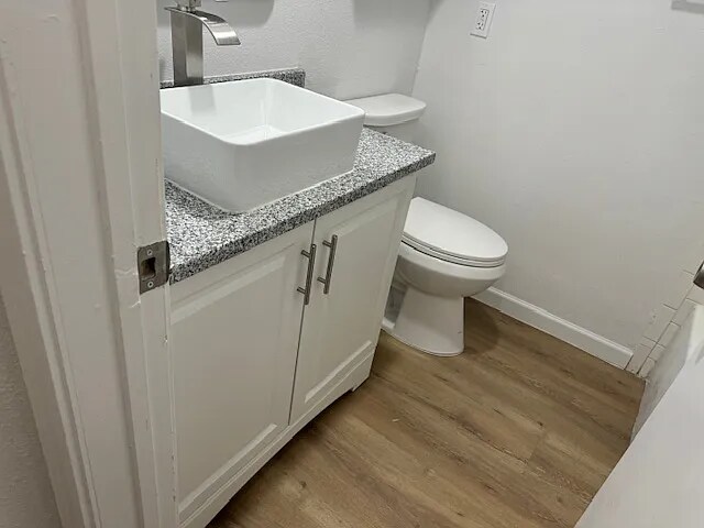 Foto del edificio - 700 McNeil Rd