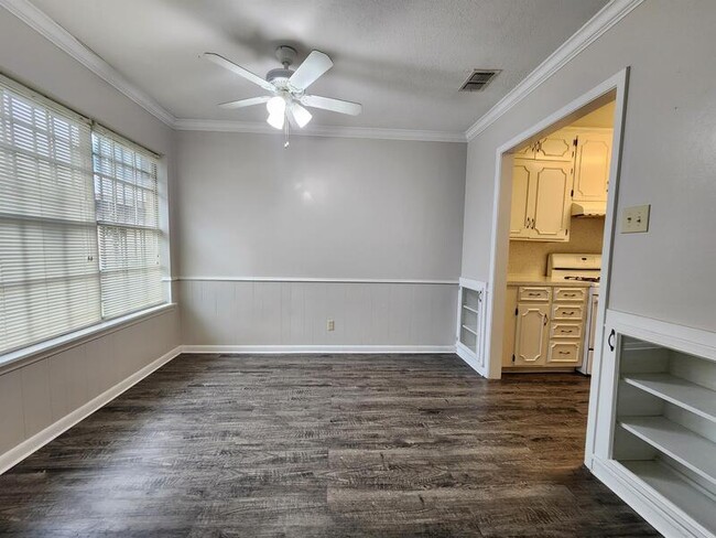 Building Photo - 420 Top Hill Dr
