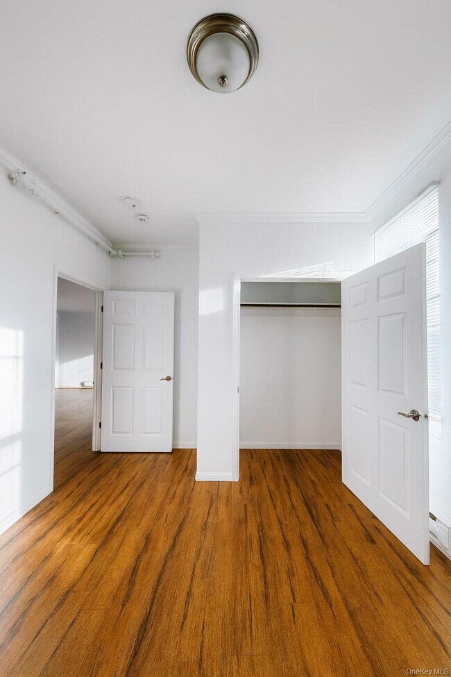 Building Photo - 422 Broadway