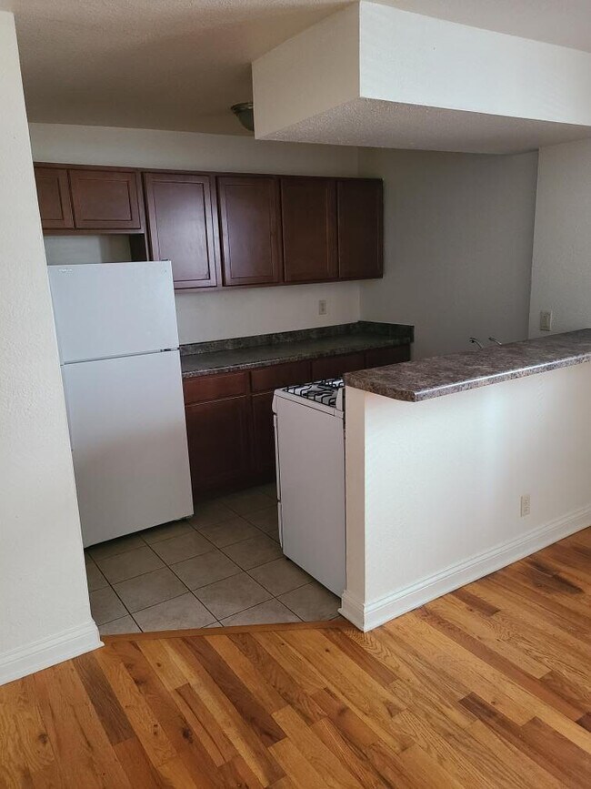 Foto del edificio - 1515 N Farwell Ave