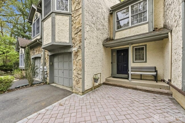 Building Photo - 3 Dorchester Dr